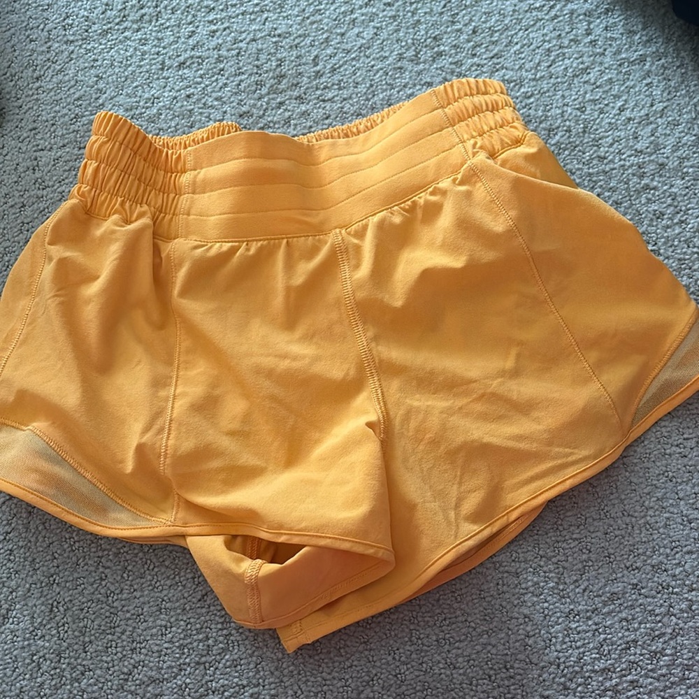 Lululemon size 4 high rise hotty hots orange cream 2.5 inches